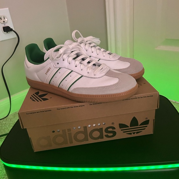 Like new - tried on once / got another color. - Picture 3 of 4